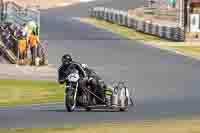 Vintage-motorcycle-club;eventdigitalimages;mallory-park;mallory-park-trackday-photographs;no-limits-trackdays;peter-wileman-photography;trackday-digital-images;trackday-photos;vmcc-festival-1000-bikes-photographs